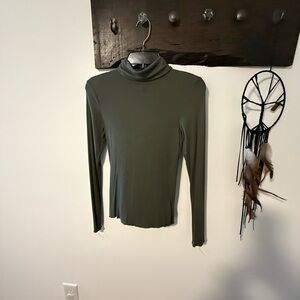 Wild Fable Olive Long Sleeve Turtleneck Top